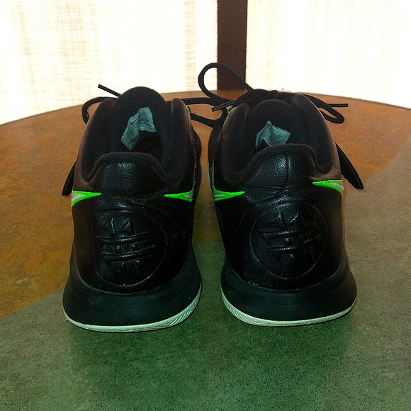 Kyrie flytrap 3's - Picture 2 of 4